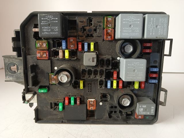 bontott OPEL CORSA E Biztosítéktábla Motortér