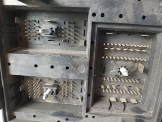 bontott OPEL CORSA E Biztosítéktábla Motortér