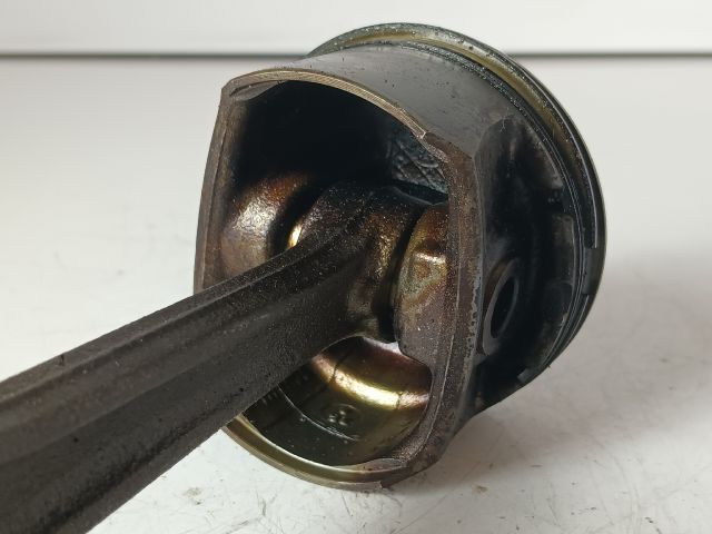 bontott OPEL CORSA E Dugattyú és Hajtókar