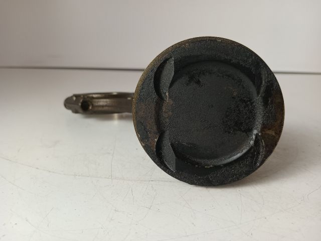 bontott OPEL CORSA E Dugattyú és Hajtókar