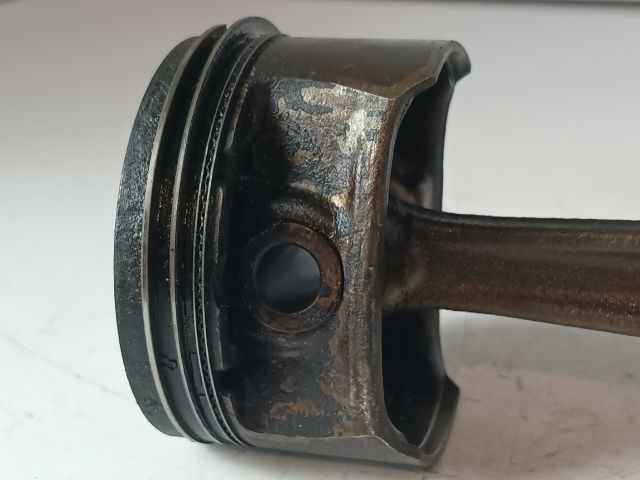 bontott OPEL CORSA E Dugattyú és Hajtókar