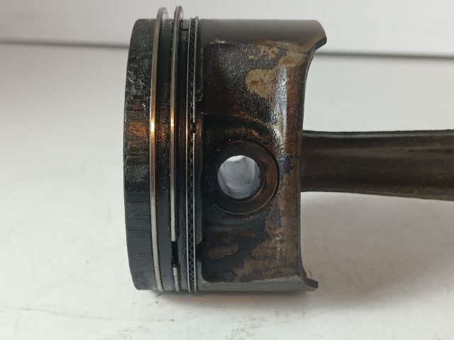 bontott OPEL CORSA E Dugattyú és Hajtókar