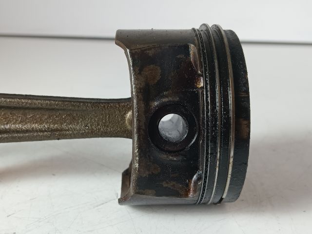 bontott OPEL CORSA E Dugattyú és Hajtókar