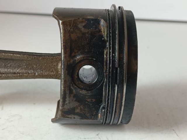 bontott OPEL CORSA E Dugattyú és Hajtókar