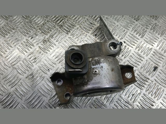 bontott OPEL CORSA E Motor Tartó Bak (Pozíciófüggetlen)