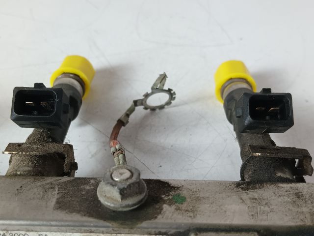 bontott OPEL CORSA E Porlasztó Sor / Híd