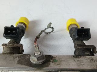 bontott OPEL CORSA E Porlasztó Sor / Híd