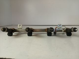 bontott OPEL CORSA E Porlasztó Sor / Híd