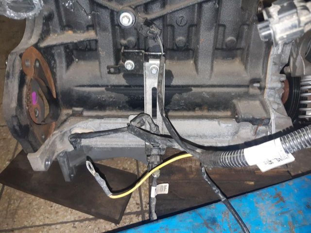 bontott OPEL CORSA E Motor (Fűzött blokk hengerfejjel)