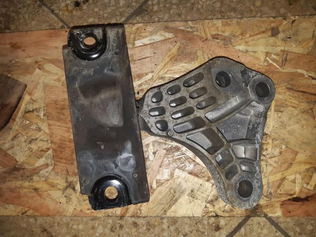 bontott OPEL CORSA E Motor Tartó Bak (Pozíciófüggetlen)