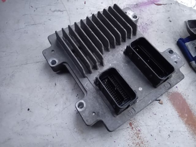 bontott OPEL CORSA E Motorvezérlő