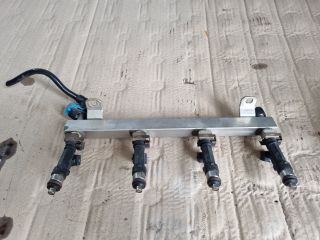 bontott OPEL CORSA E Porlasztó Sor / Híd