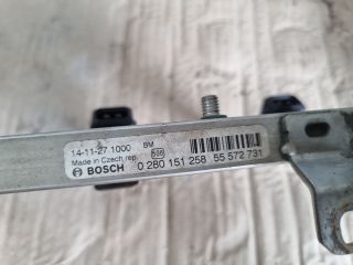 bontott OPEL CORSA E Porlasztó Sor / Híd