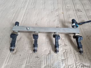 bontott OPEL CORSA E Porlasztó Sor / Híd