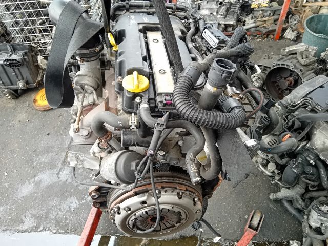 bontott OPEL CORSA E Komplett Motor (Segédberendezésekkel)