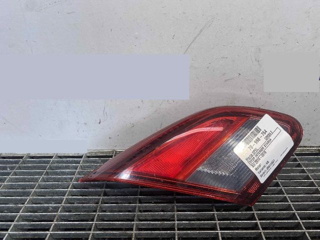 bontott OPEL CORSA E Bal Belső Hátsó Lámpa