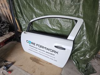 bontott OPEL CORSA E Bal első Ajtó (Részeivel)