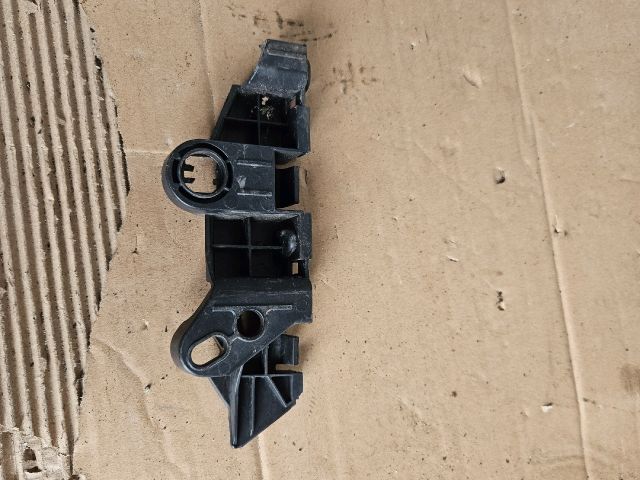 bontott OPEL CORSA E Bal első Lökhárító Tartó (Műanyag)