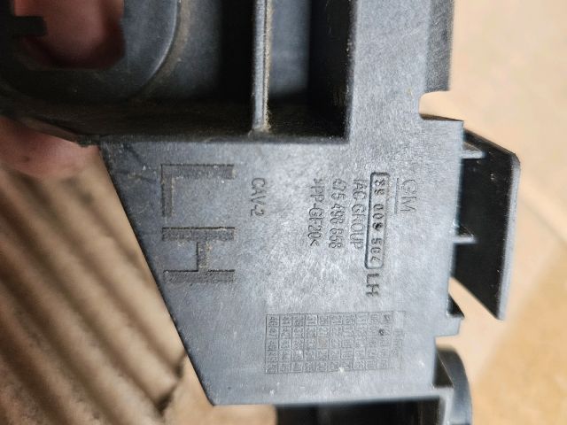 bontott OPEL CORSA E Bal első Lökhárító Tartó (Műanyag)