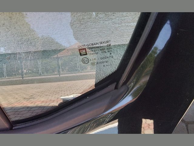 bontott OPEL CORSA E Bal hátsó Fixüveg (Ajtóban)