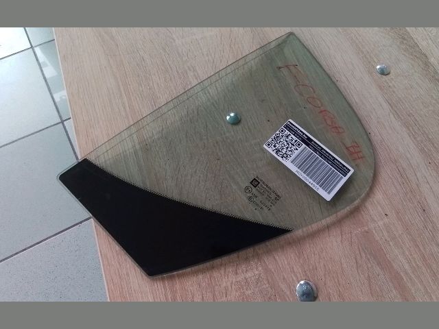 bontott OPEL CORSA E Bal hátsó Fixüveg (Ajtóban)