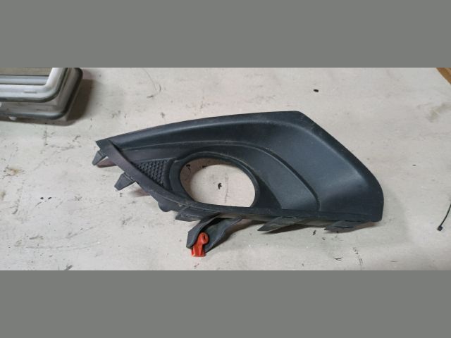 bontott OPEL CORSA E Bal Ködlámpa Rács