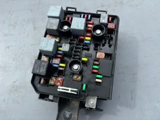 bontott OPEL CORSA E Biztosítéktábla Doboz