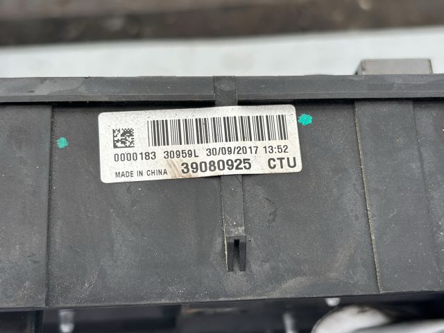 bontott OPEL CORSA E Biztosítéktábla Doboz