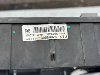 bontott OPEL CORSA E Biztosítéktábla Doboz