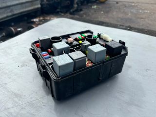 bontott OPEL CORSA E Biztosítéktábla Doboz