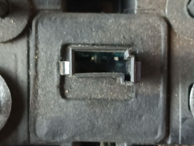 bontott OPEL CORSA E Csomagtér Nyitó Kar / Gomb