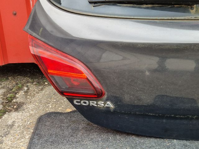 bontott OPEL CORSA E Csomagtérajtó (Részeivel)