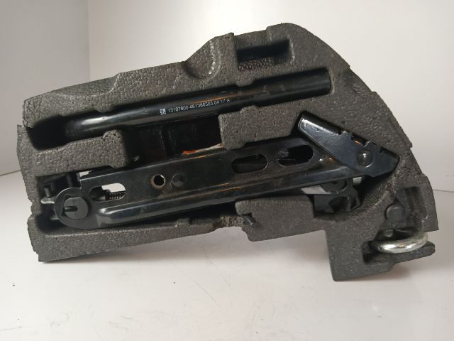 bontott OPEL CORSA E Emelő