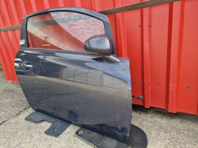 bontott OPEL CORSA E Jobb első Ajtó (Részeivel)