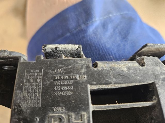 bontott OPEL CORSA E Jobb első Oldal Lökhárító Tartó (Műanyag)