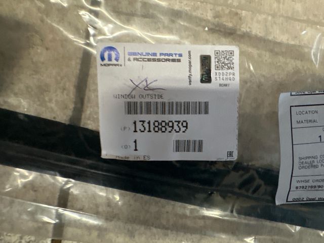 bontott OPEL CORSA E Jobb első Vízlehúzó Gumicsík