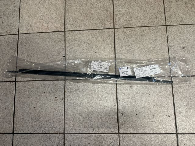 bontott OPEL CORSA E Jobb első Vízlehúzó Gumicsík