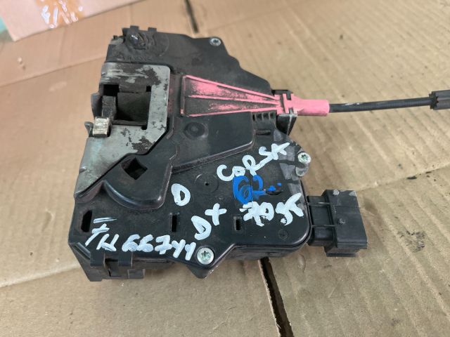 bontott OPEL CORSA E Jobb hátsó Ajtózár