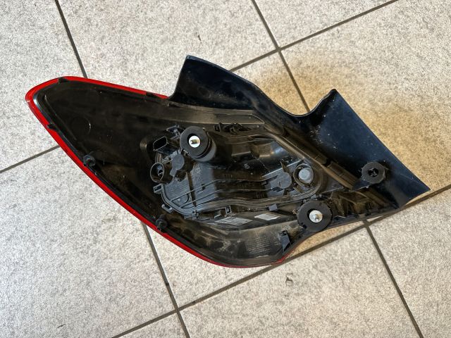 bontott OPEL CORSA E Jobb Hátsó Lámpa