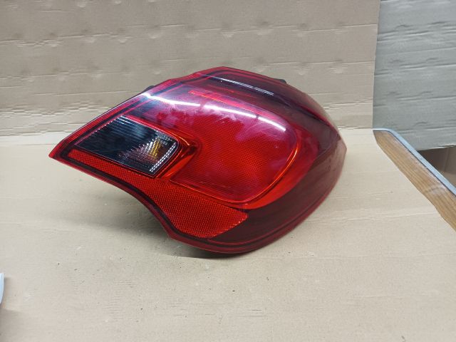 bontott OPEL CORSA E Jobb Külső Hátsó Lámpa