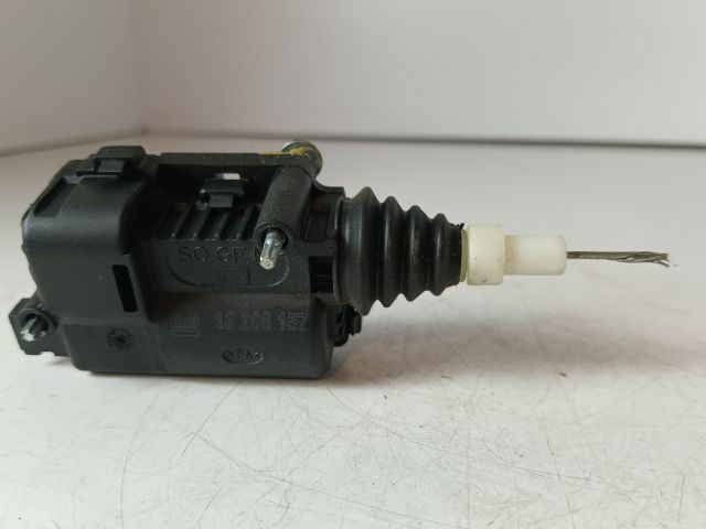 bontott OPEL CORSA E Központizár Motor Tankajtó