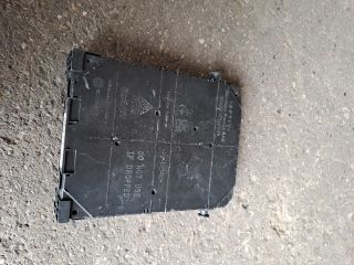 bontott OPEL CORSA F Biztosítéktábla Motortér