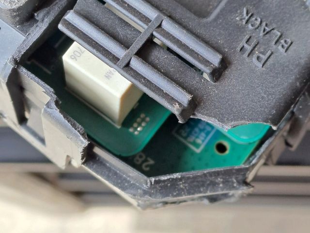 bontott OPEL CORSA F Biztosítéktábla Motortér