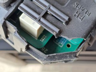 bontott OPEL CORSA F Biztosítéktábla Motortér