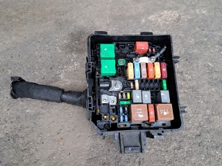 bontott OPEL CORSA F Biztosítéktábla Motortér