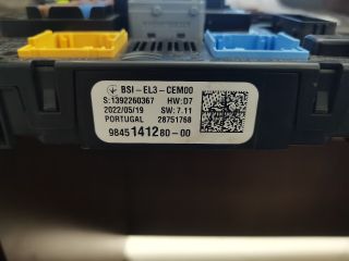 bontott OPEL CORSA F Biztosítéktábla Motortér