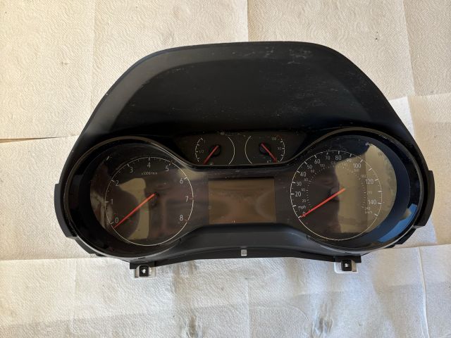 bontott OPEL CORSA F Kilométeróra