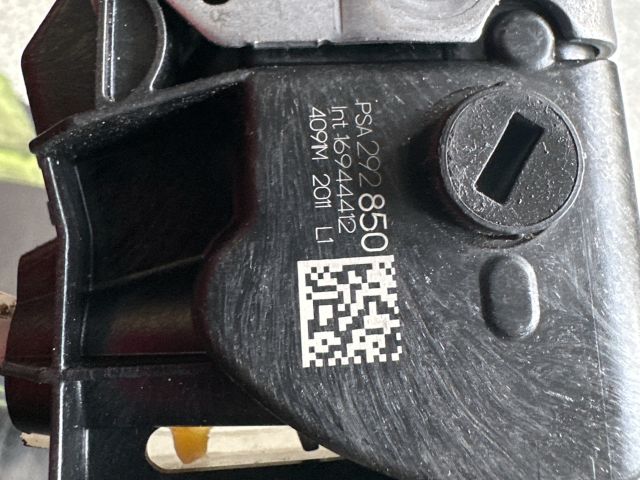 bontott OPEL CORSA F Bal első Ajtózár