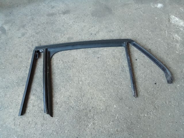 bontott OPEL CORSA F Bal hátsó Ablakvezető Gumi