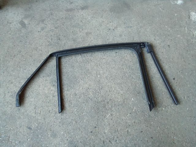 bontott OPEL CORSA F Bal hátsó Ablakvezető Gumi